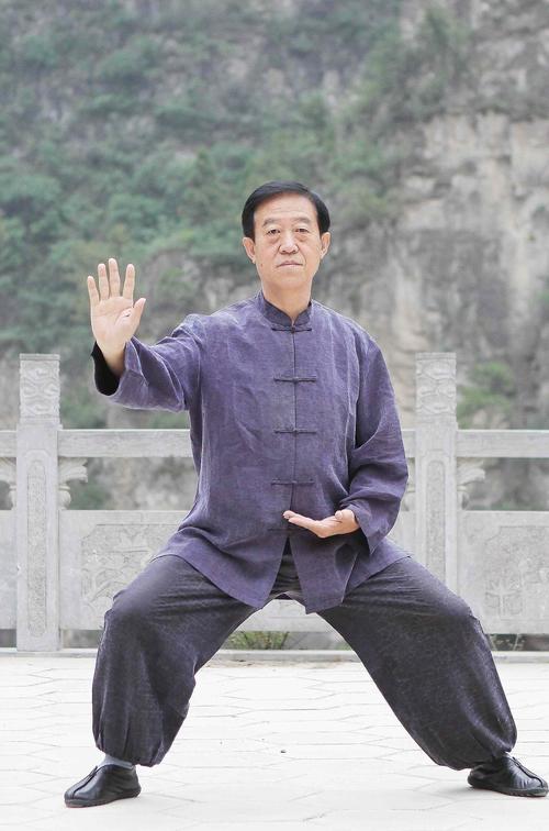 "含胸拔背"还是"含胸塌腰",误了多少太极人