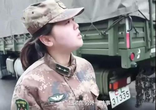 首批川藏线女汽车兵梁娜挑战天路的科大人