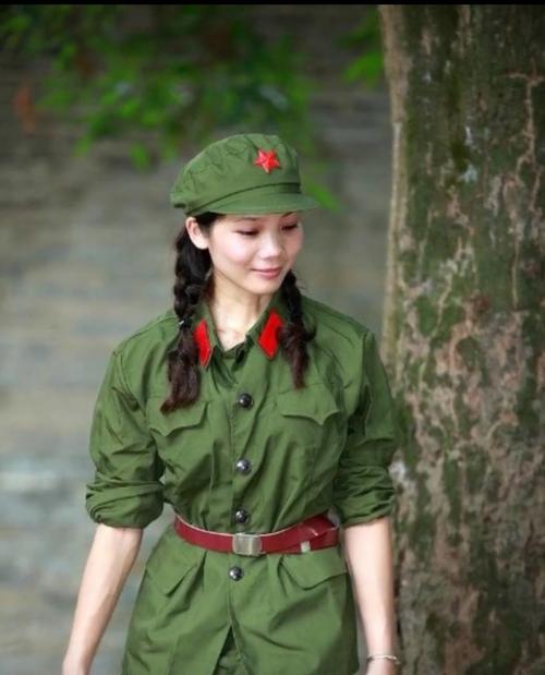 其它 难忘的"六五"式军装 写美篇 1974年开始装备74式军服,主要是女兵