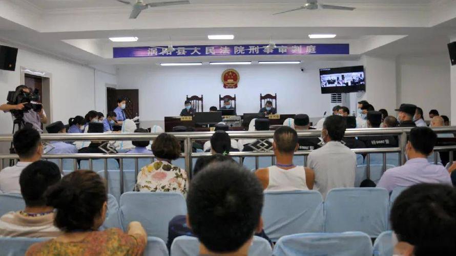 涡阳县人民法院开庭审理11人涉恶案