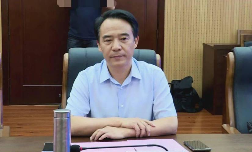 江西龙溪集团董事长黄令龙,副董事长黄辉一行,县委书记夏光宏,县长