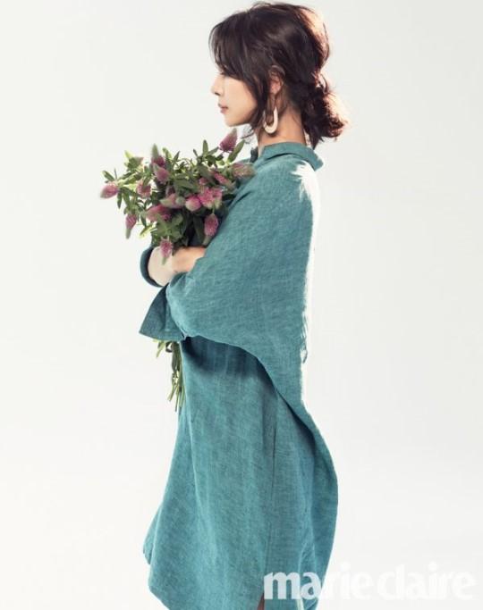 组图47岁韩女星郑慧英拍写真侧颜柔美冻龄有方