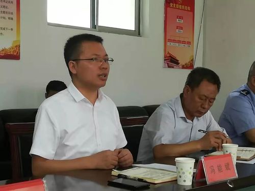 冯能斌主持(许金松拍摄)
