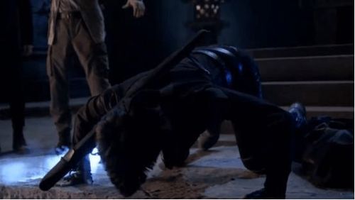 《盗墓笔记》张起灵被誉为武力第一人,竟也有两次下跪之举