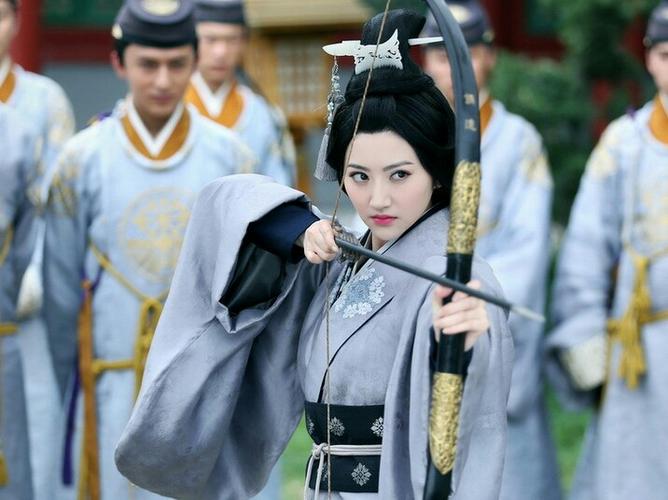 景甜,班淑传奇,烟霞银罗罗花弹刻绡纱长衣,光洁的长乐髻上只斜簪一枚