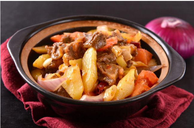  p>大枣土豆牛肉煲,菜品,主料是牛腩,土豆;配料是大枣.