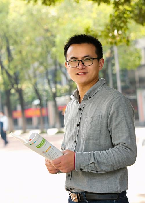 江兵,武汉二中广雅中学数学教师,现担任九年级(11)班班主任.