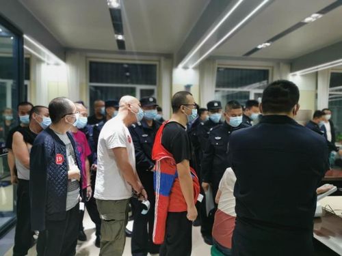 鄂伦春旗看守所顺利投送涉恶罪犯至呼和浩特监狱