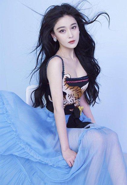 张馨予早春色写真曝光 头发凌乱秀事业线