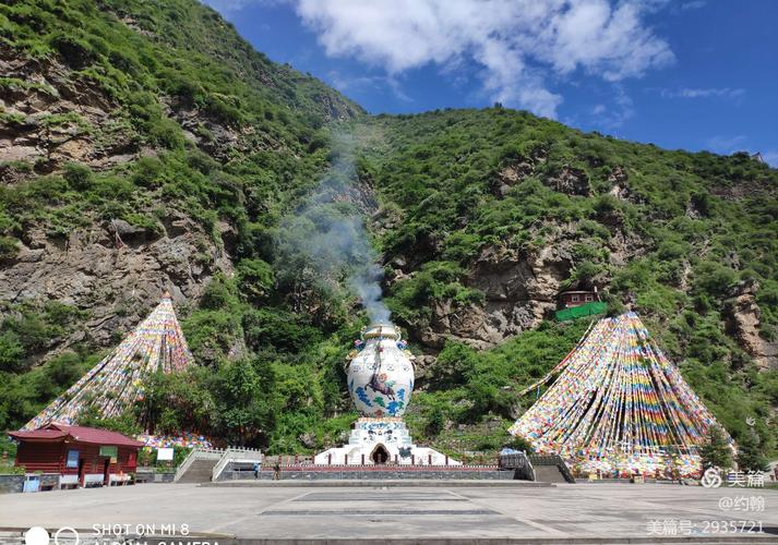 金川县的观音桥镇,是藏族群众朝拜圣地,也是甘孜旅游的一个著名景点