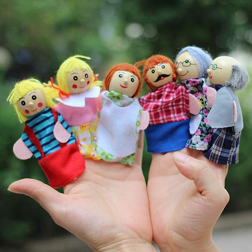 新款促销木制一家亲指偶小号手指玩偶讲故事爷爷奶奶男孩女孩玩具