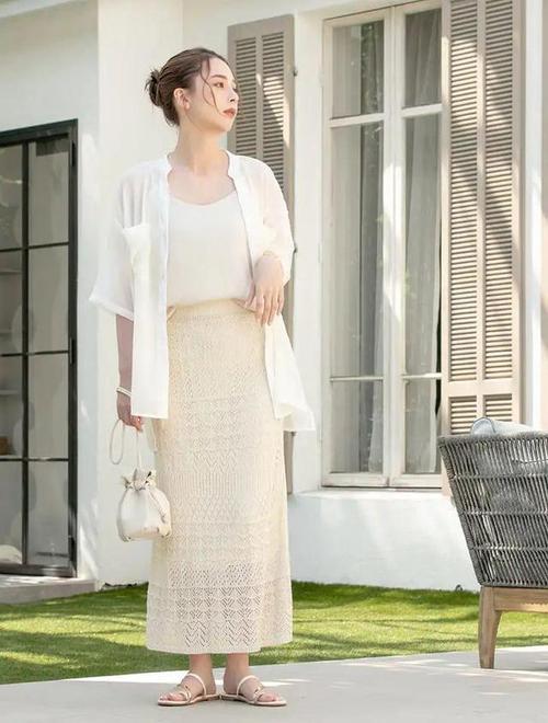 纵使主流审美都更加青睐于高个子,可是小个子的女孩只要搭配得好看