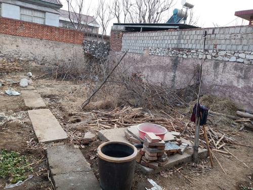 但有自己的水井,还有村里的自来水,还算不错!