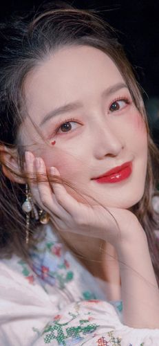 李沁漂亮时尚高清手机壁纸