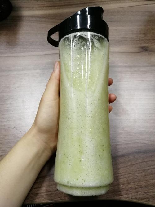 bearruan做的香蕉黄瓜汁