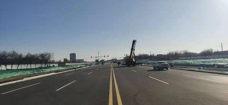 河北建工集团省四建三分公司承建的乐亭发展大道实现主路通车