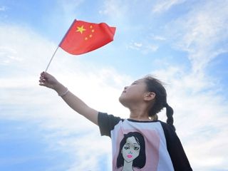 【我和国旗同框】晒出你和国旗的合影或视频,一起表白