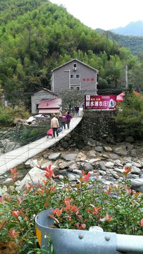 四上浙江安吉浙北大峡谷石岭回水滩山庄休闲度假留影