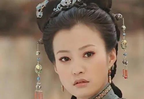 郝蕾和汤唯为了艺术被封杀后,一个外国二次出道,一个专注舞台剧