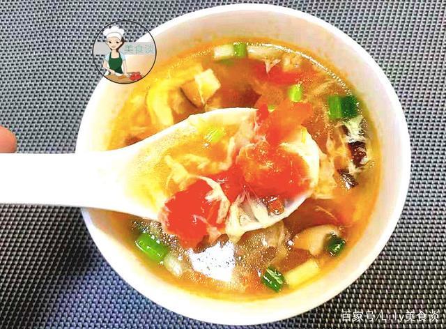出锅盛碗即可上桌享用,这样一道家常版的:山药芙蓉汤就做好啦,这样做